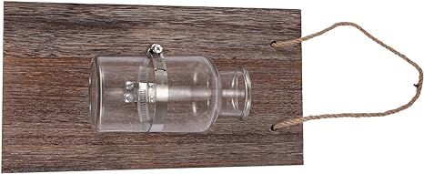 قطعة ديكور مثبتة على الحائط مع جرة