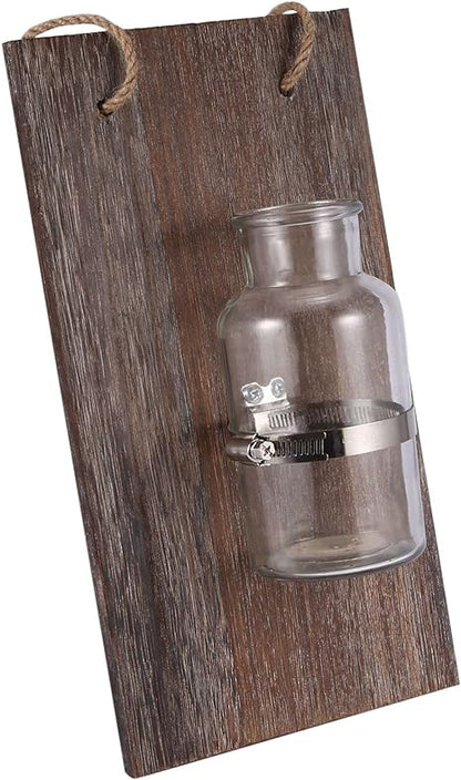 قطعة ديكور مثبتة على الحائط مع جرة